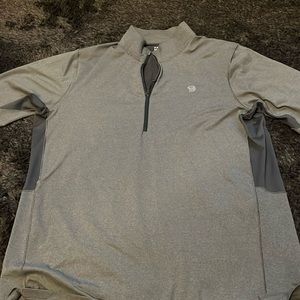 Mountain Hardware zip pullover light sporty, with thumb holes